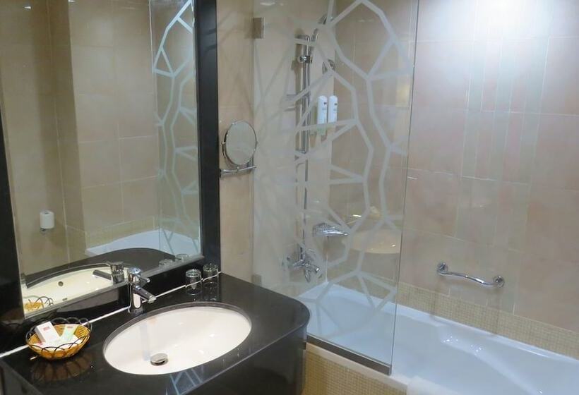 Номер Deluxe, The Park Hotel Formerly Al Jawhara Gardens