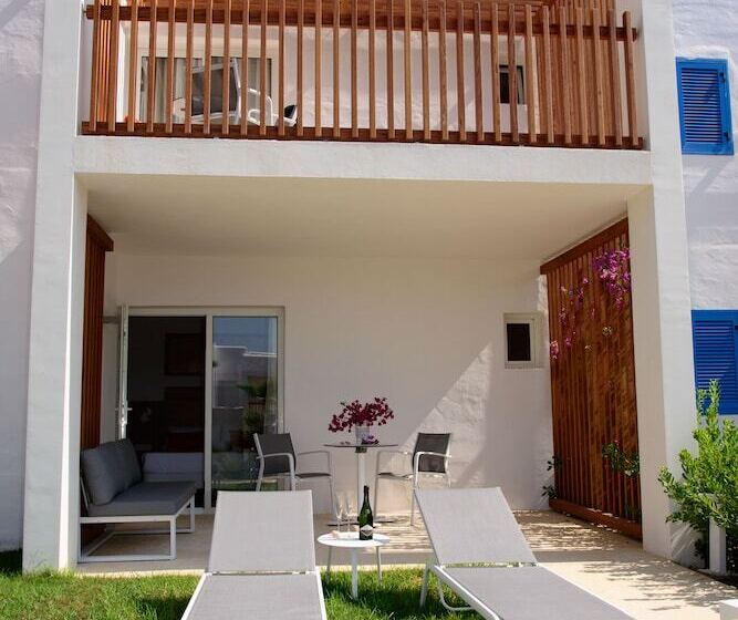 جناح جونيور مطل على الحديقة, Cala Llenya Resort Ibiza