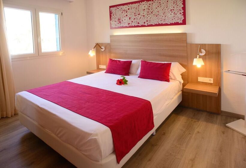 جناح جونيور مطل على الحديقة, Cala Llenya Resort Ibiza
