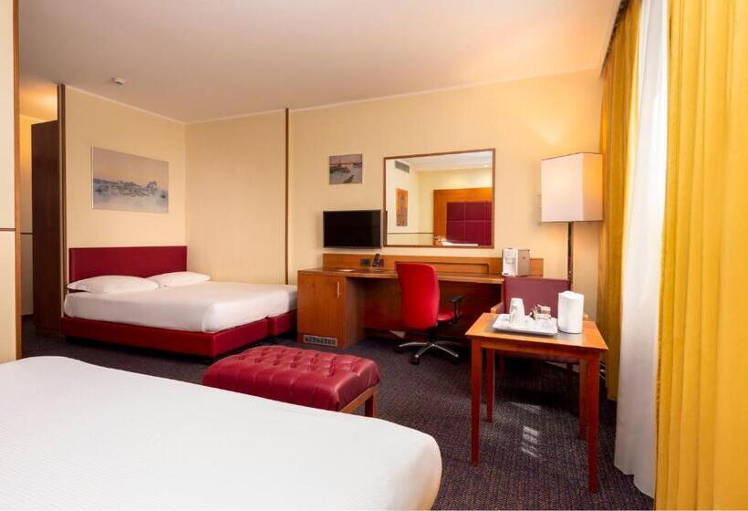 패밀리 룸, Crowne Plaza Venice East, An Ihg