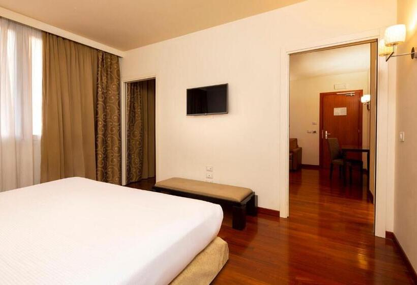 패밀리 스위트, Crowne Plaza Venice East, An Ihg
