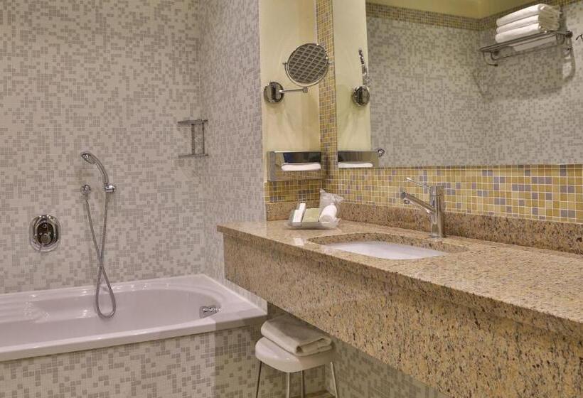 스탠다드 트리플 룸, Crowne Plaza Venice East, An Ihg