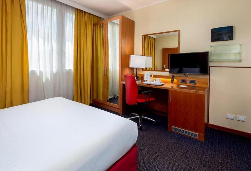 스탠다드 트리플 룸, Crowne Plaza Venice East, An Ihg
