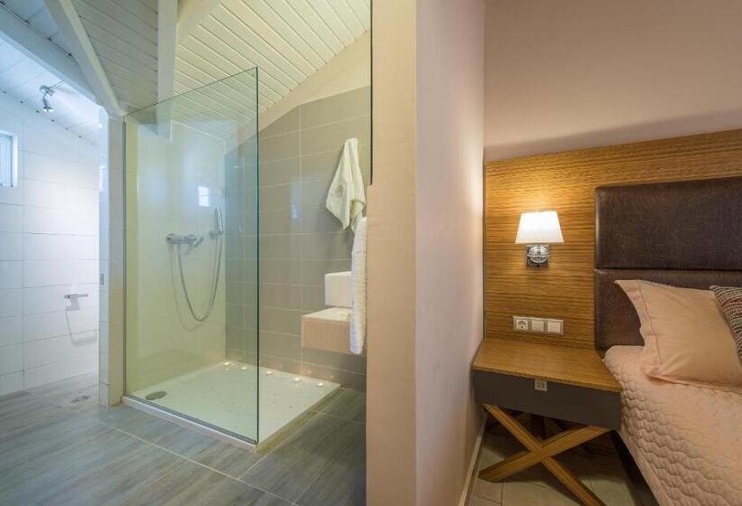 Номер Deluxe, Plessas Palace