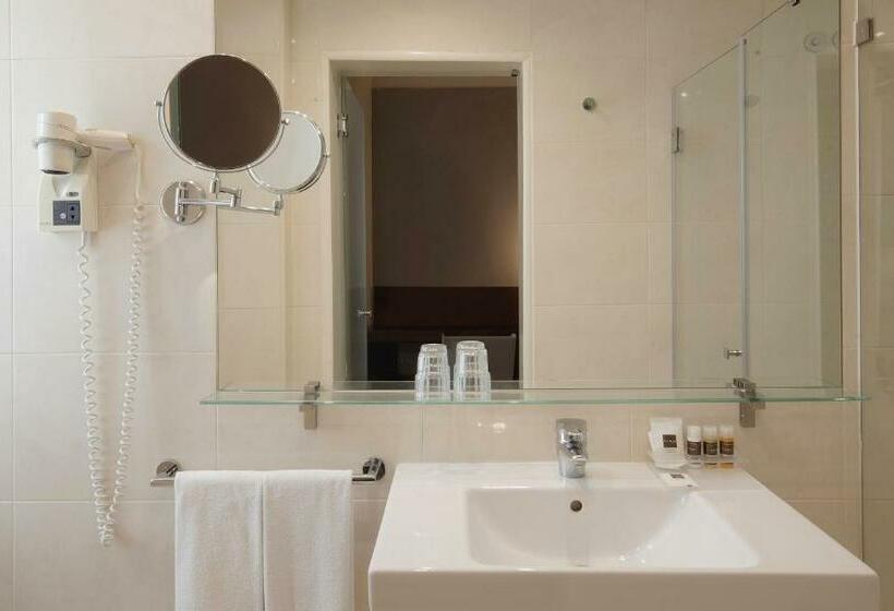 اتاق سوپریور سه تخته, Turim Restauradores