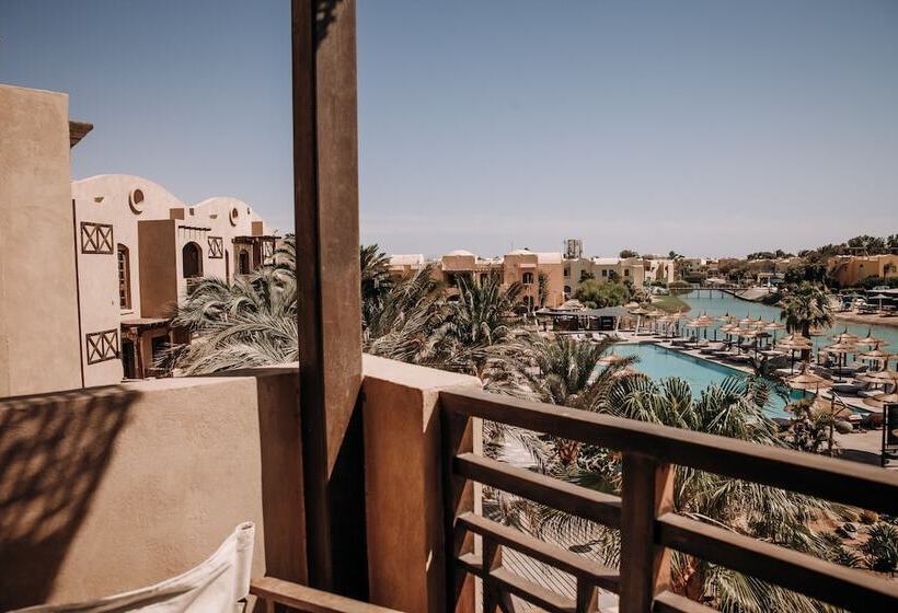 اتاق استاندارد با چشم‌انداز دریاچه, Cook’s Club El Gouna