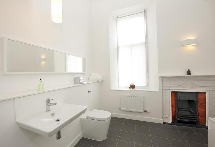 اتاق لوکس با تخت بزرگ, Greystones B&B