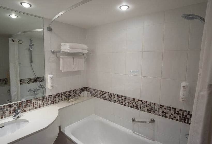Номер Стандарт 2 Двуспальные Кровати, Holiday Inn London Brentford Lock, An Ihg