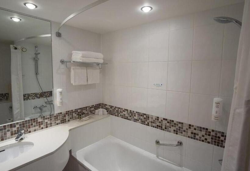 Номер Стандарт 2 Двуспальные Кровати, Holiday Inn London Brentford Lock, An Ihg