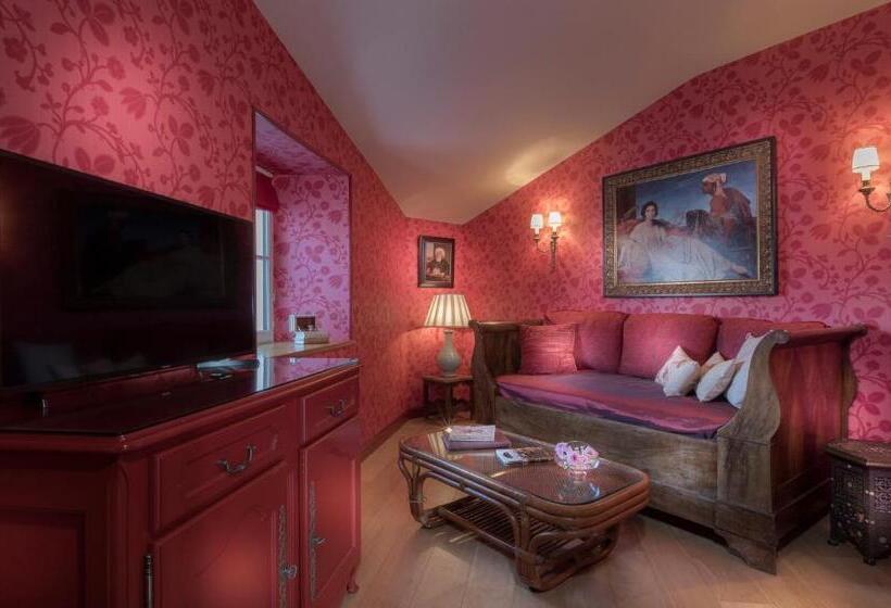 سوئیت پریمیوم, Hôtel De Toiras