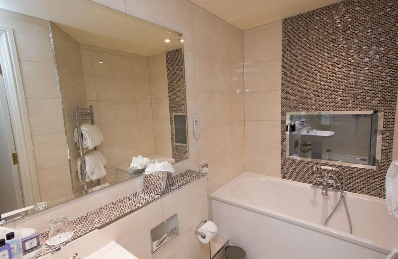 Люкс Повышенной Комфортности, Macdonald Old England Hotel & Spa