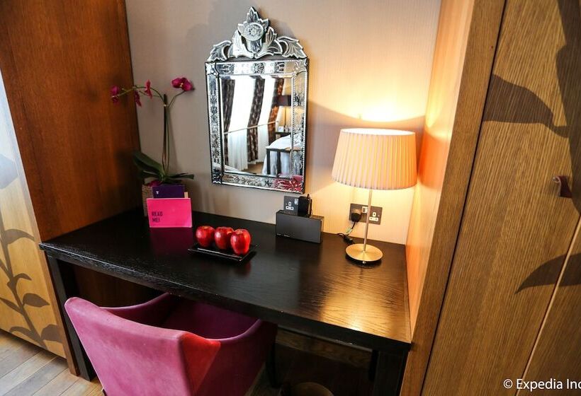 اتاق کلاسیک, Tigerlily