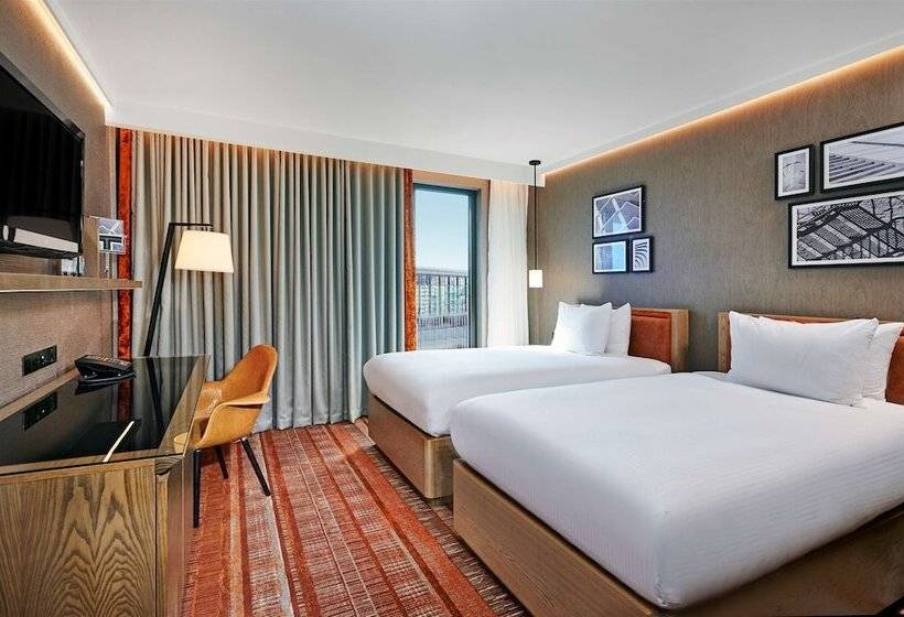 Номер Deluxe, Hilton London Tower Bridge