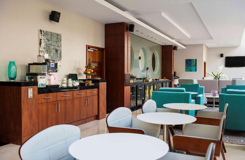 اتاق اجرایی با تخت بزرگ, Hilton Warsaw City