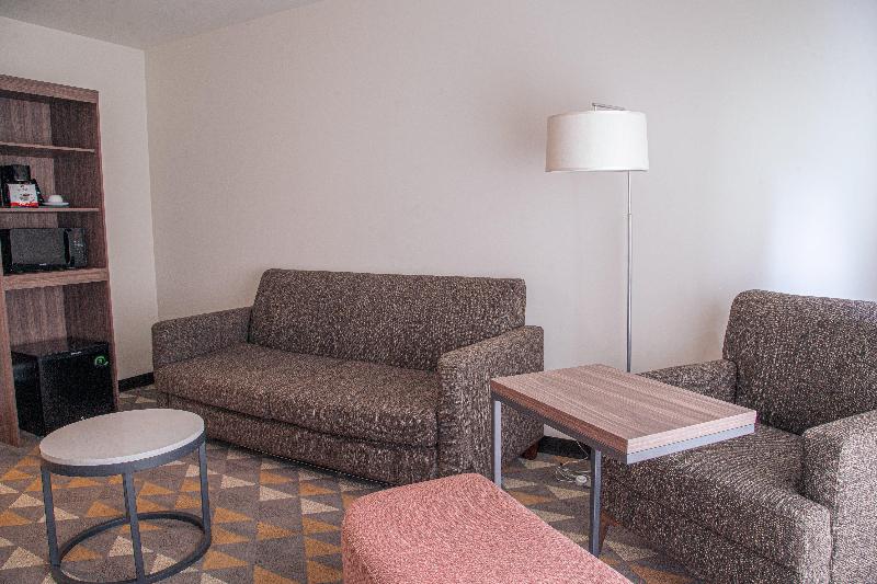 キングサイズベッドのスイートルーム, Holiday Inn Tlaxcala, An Ihg