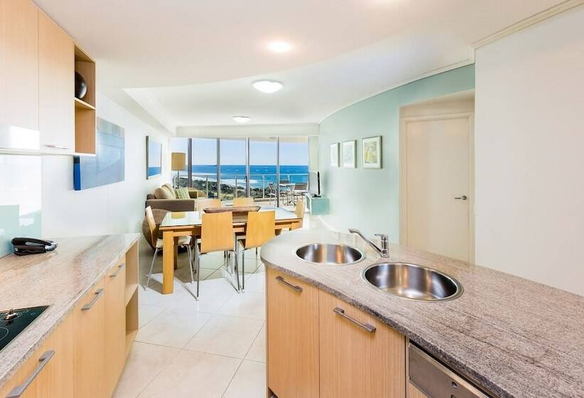 Апартаменты 2 спальни Вид на Бассейн, The Sebel Maroochydore
