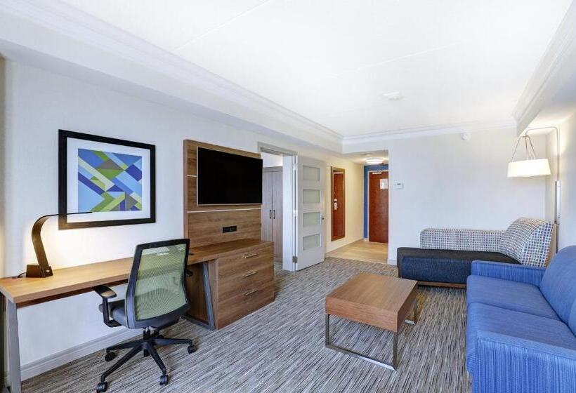 سوئیت با تخت بزرگ, Holiday Inn Express Whitby Oshawa, An Ihg
