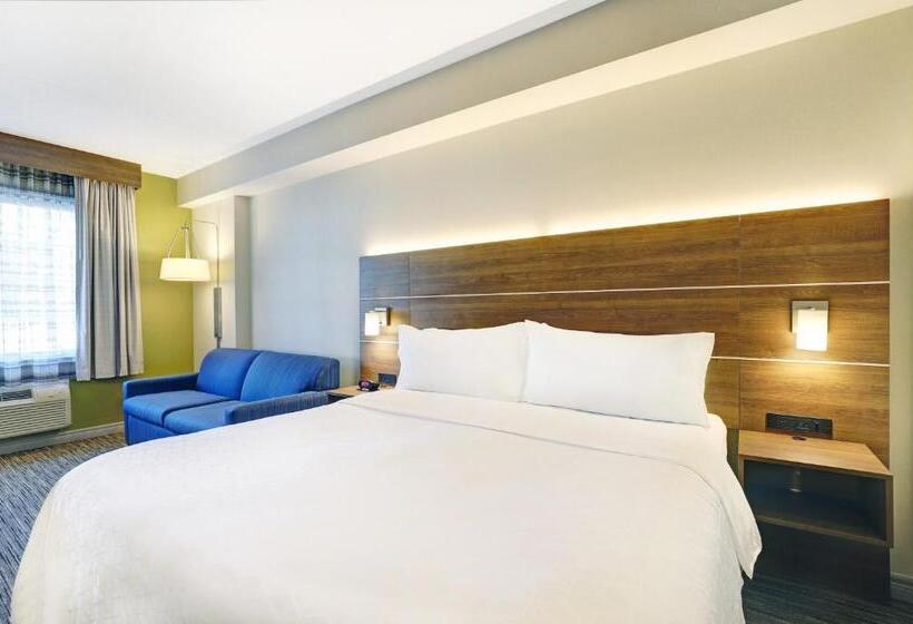 带大床的行政房间, Holiday Inn Express Whitby Oshawa, An Ihg