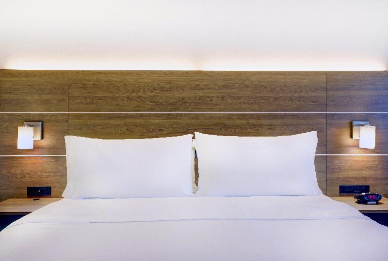 标准间, Holiday Inn Express Whitby Oshawa, An Ihg