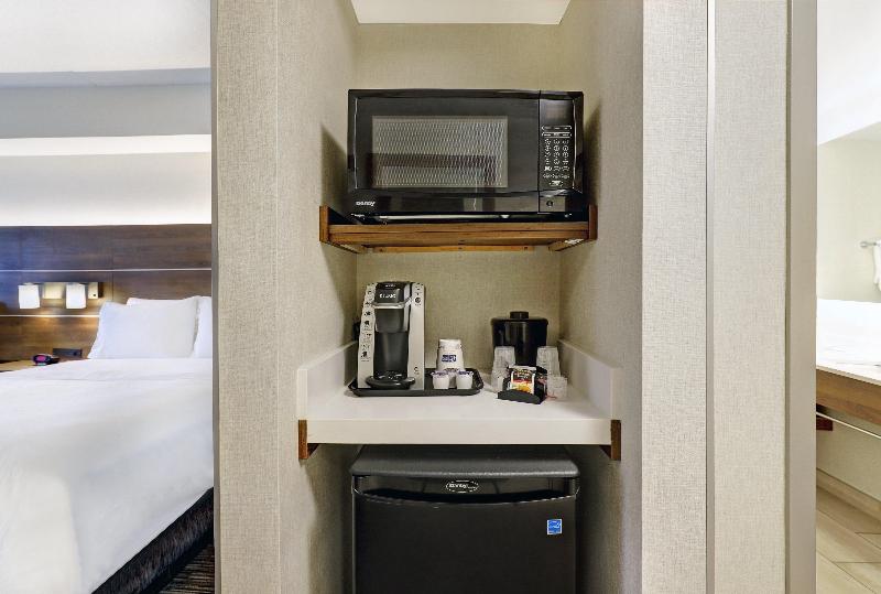 سوئیت با تخت بزرگ, Holiday Inn Express Whitby Oshawa, An Ihg