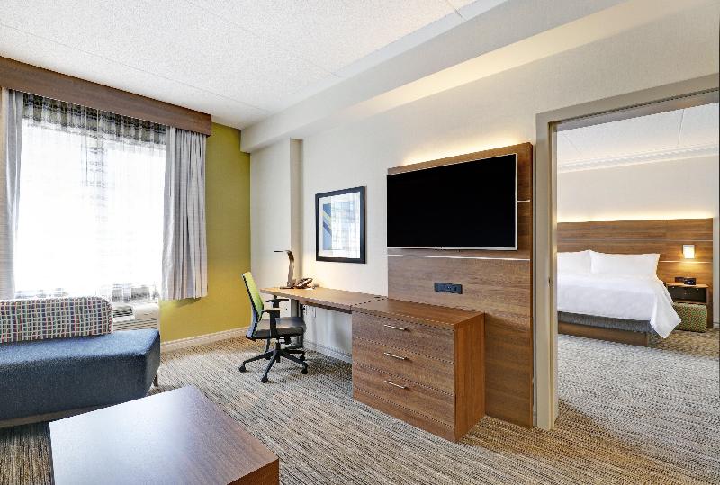 سوئیت با تخت بزرگ, Holiday Inn Express Whitby Oshawa, An Ihg