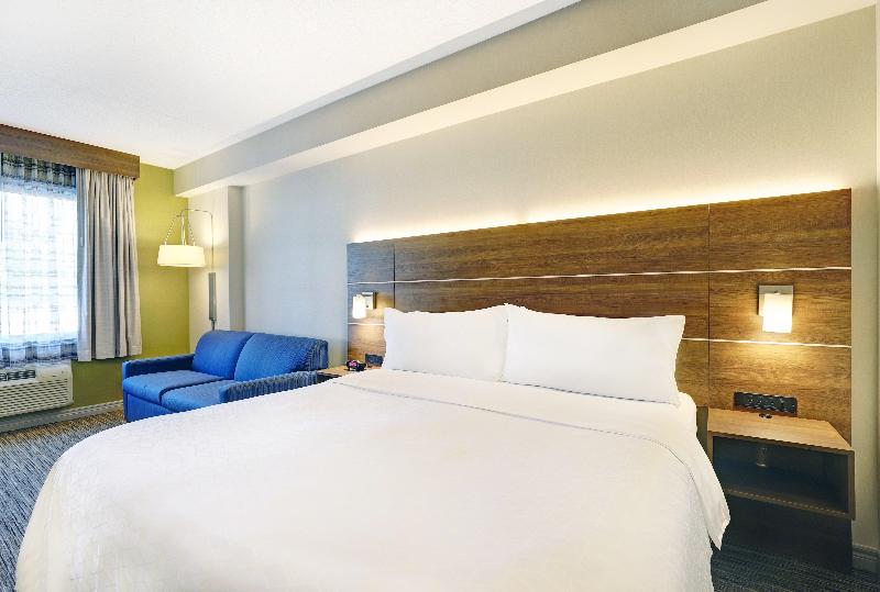 اتاق اجرایی با تخت بزرگ, Holiday Inn Express Whitby Oshawa, An Ihg