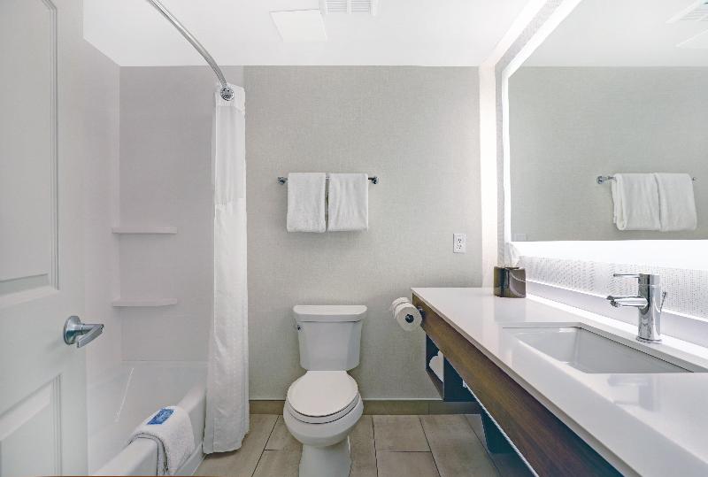 اتاق استاندارد با تخت بزرگ, Holiday Inn Express Whitby Oshawa, An Ihg