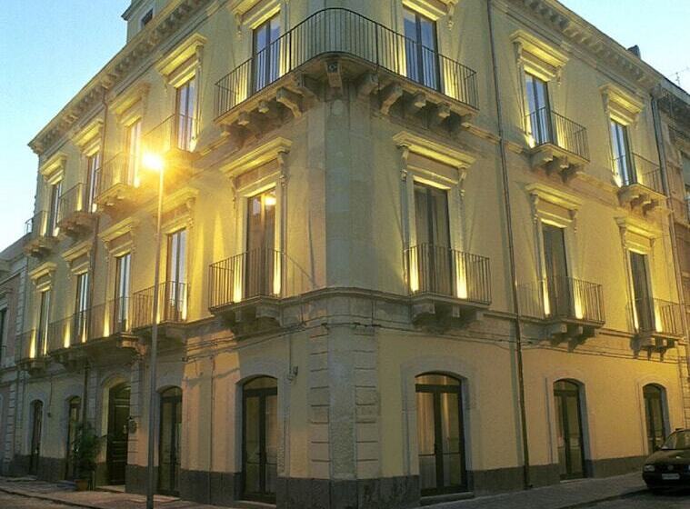 اتاق سوپریور, La Ville