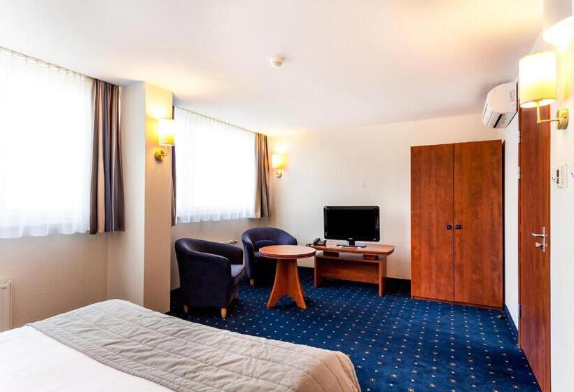 Полулюкс, Qubus Hotel Legnica