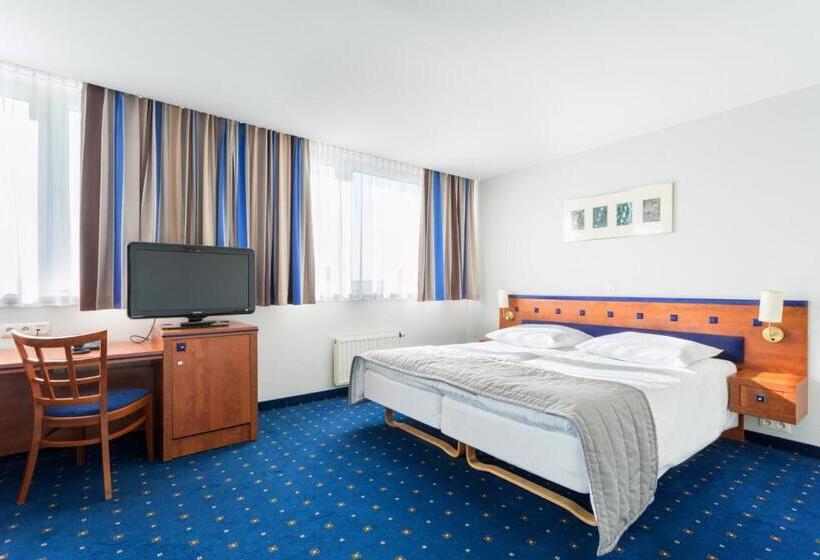Полулюкс, Qubus Hotel Legnica
