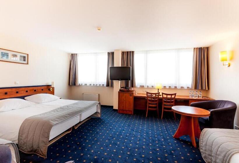 Четырехместный Номер Стандарт, Qubus Hotel Legnica