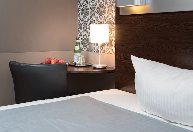 Номер Стандарт Трехместный, Munich Inn  Design