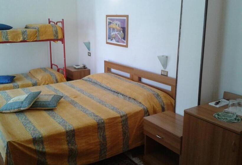 اتاق استاندارد سه تخته با بالکن, Garden Hotel Tabiano