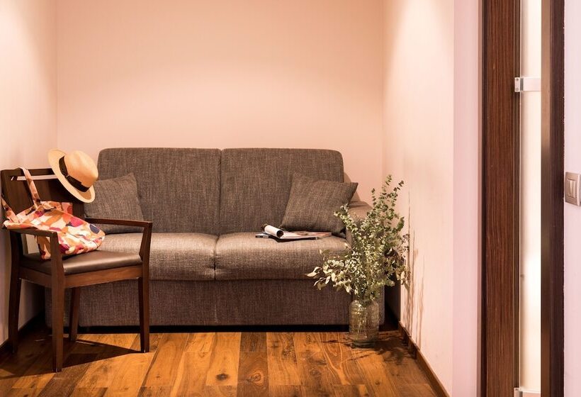 اتاق اجرایی سه نفره, Litta Palace Milano