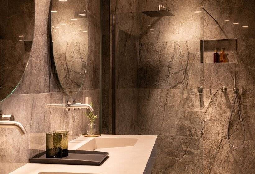 سوئیت با وان آب گرم, Litta Palace Milano