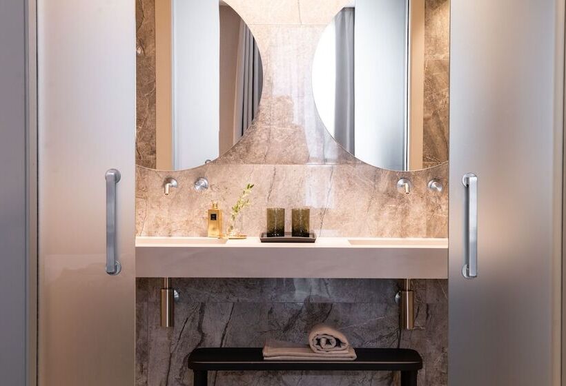 سوئیت با وان آب گرم, Litta Palace Milano