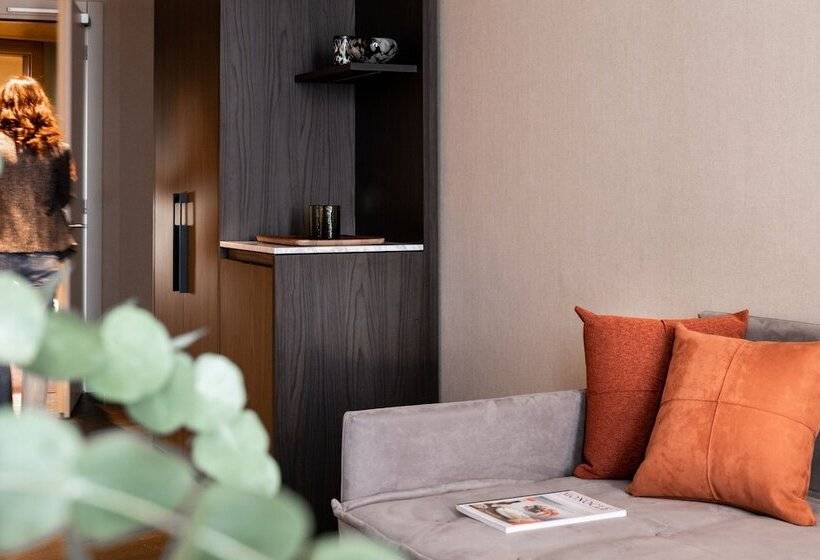 سوئیت با وان آب گرم, Litta Palace Milano