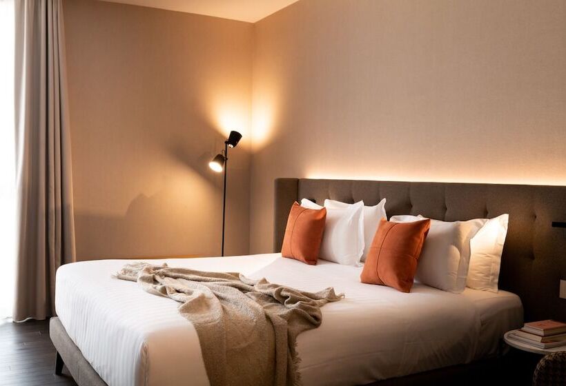 سوئیت با وان آب گرم, Litta Palace Milano