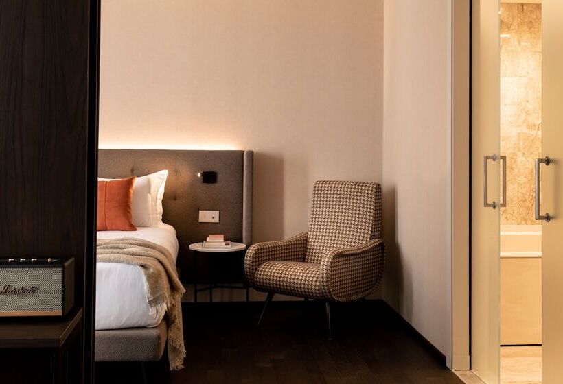 سوئیت با وان آب گرم, Litta Palace Milano