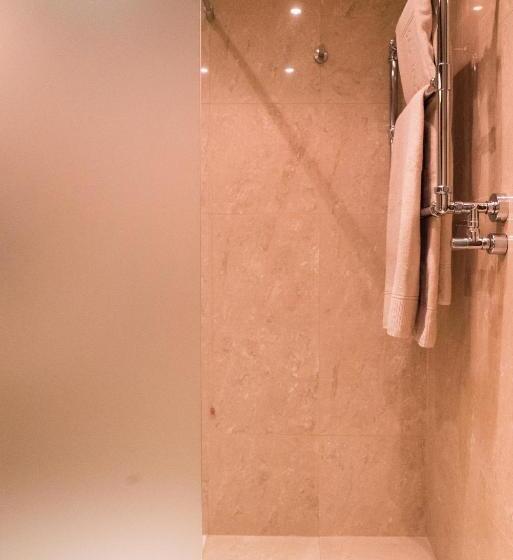 اتاق اجرایی سه نفره, Litta Palace Milano