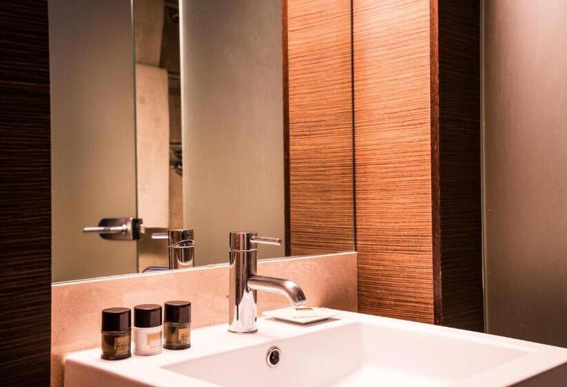 آپارتمان یک خوابه با دری مشترک که هال را جدا می کند., Litta Palace Milano