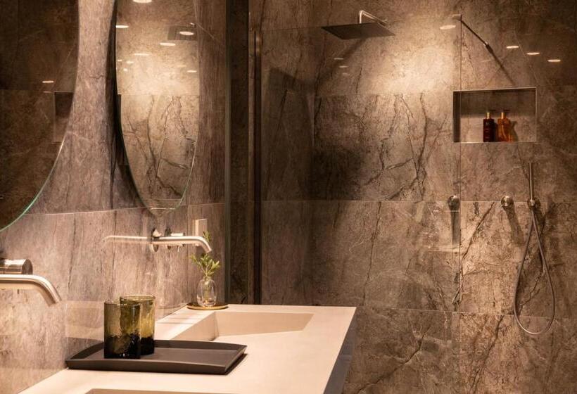 سوئیت با وان آب گرم, Litta Palace Milano