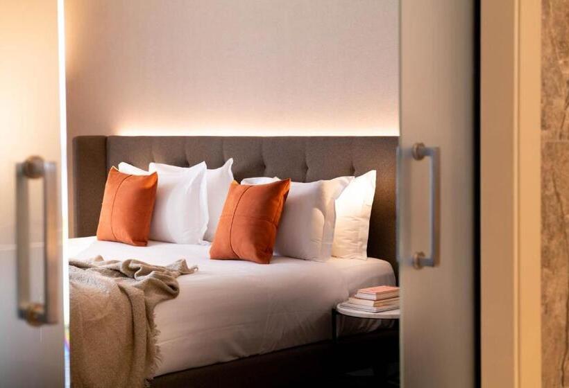 سوئیت با وان آب گرم, Litta Palace Milano