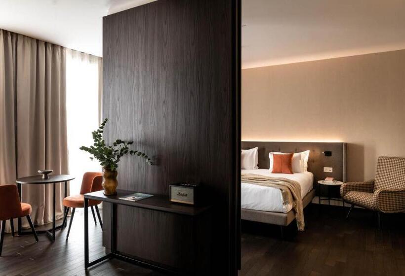 سوئیت با وان آب گرم, Litta Palace Milano