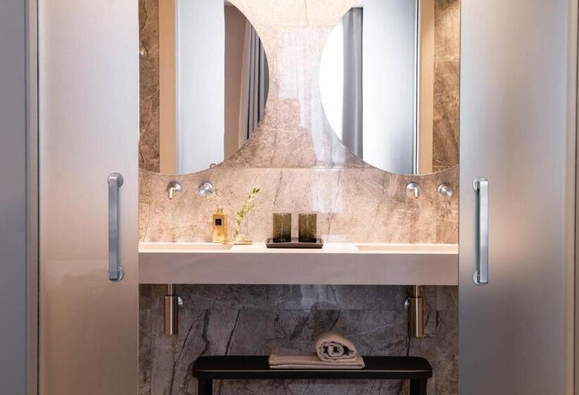 سوئیت با وان آب گرم, Litta Palace Milano