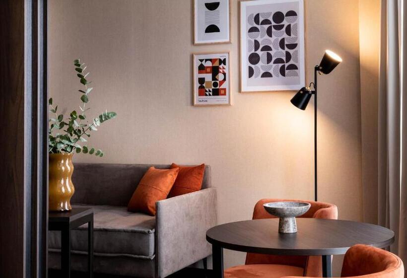 سوئیت با وان آب گرم, Litta Palace Milano