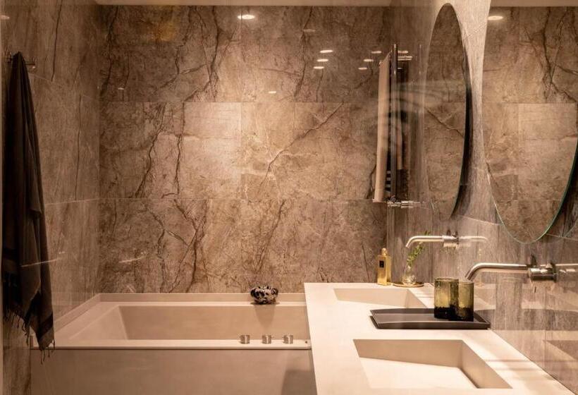 سوئیت با وان آب گرم, Litta Palace Milano
