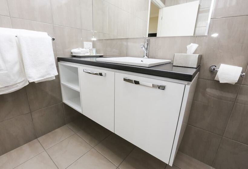 스탠다드 스튜디오, Comfort Inn Deakin Palms