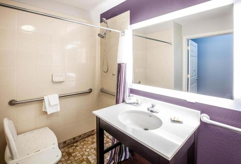 חדר סטנדרט מותאם לאדם עם מוגבלויות, La Quinta By Wyndham Lubbock North