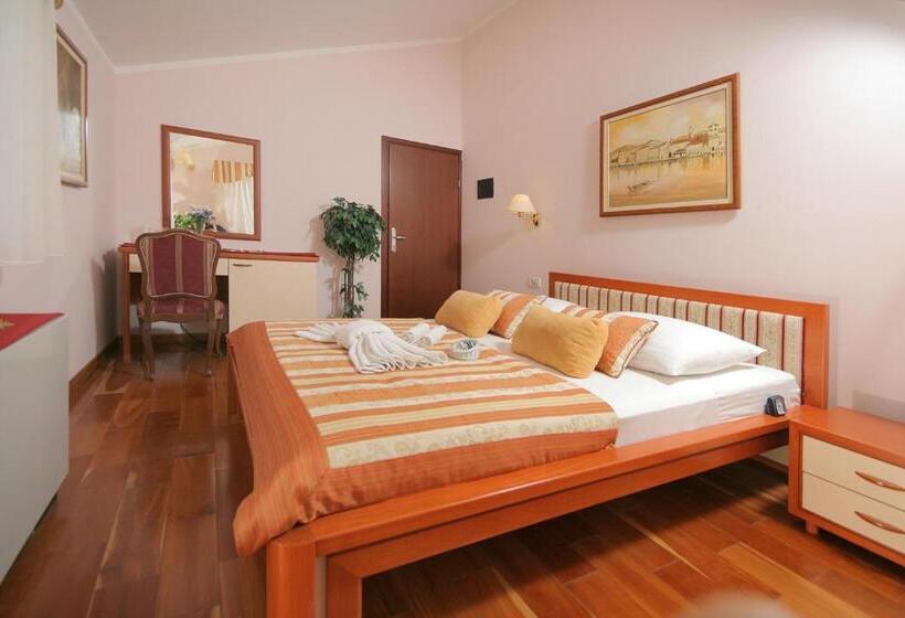 Апартаменты 2 Спальни, Trogir